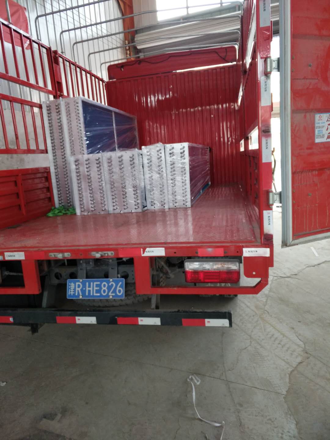 表冷器發(fā)往北京立水橋海鮮大賣(mài)場(chǎng) 表冷器發(fā)往北京立水橋海鮮大賣(mài)場(chǎng)