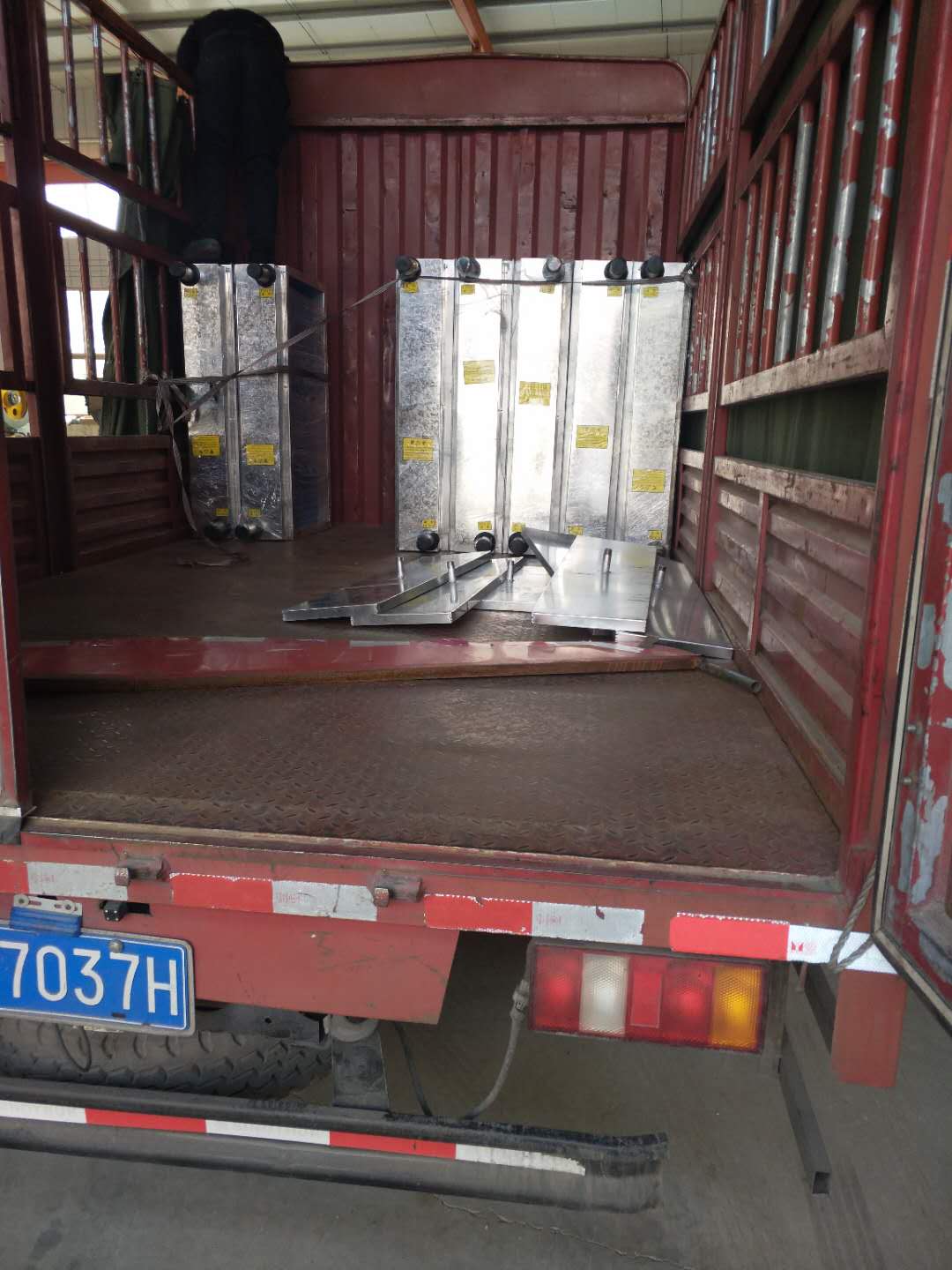 表冷器發(fā)往河北保定