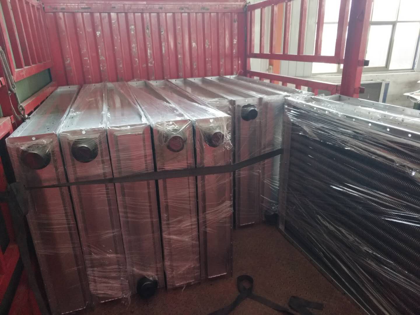 蒸汽加熱器發(fā)往大同市晉華宮煤礦 蒸汽加熱器發(fā)往大同市晉華宮煤礦