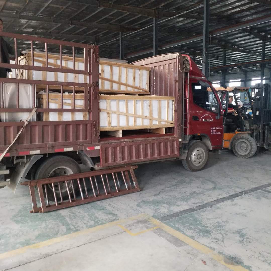 立式側(cè)吹風(fēng)幕機(jī)發(fā)往海拉爾熱電廠(chǎng) 立式側(cè)吹風(fēng)幕機(jī)發(fā)往海拉爾熱電廠(chǎng)